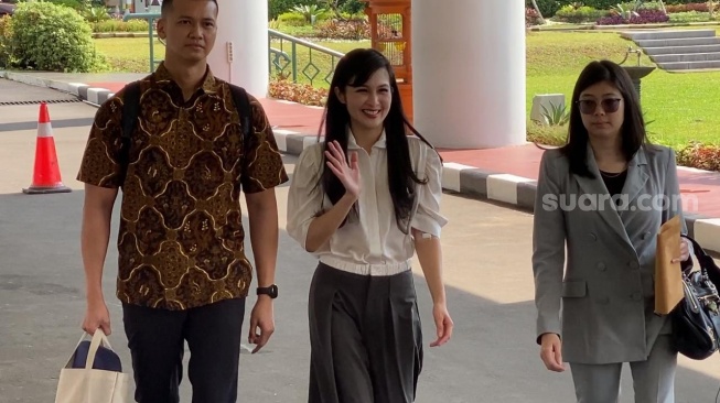 Penuhi Panggilan Kejagung Terkait Kasus Korupsi Harvey Moeis, Sandra Dewi Pilih Jalan Kaki dari Area Parkir