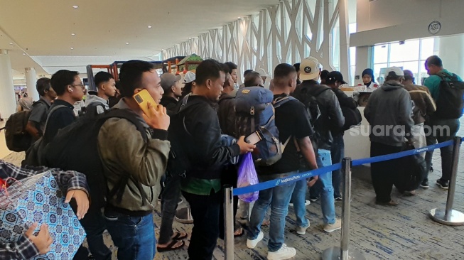Ribuan Pekerja IKN Padati Bandara SAMS Sepinggan Balikpapan untuk Mudik Lebaran