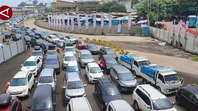 Siaga Puncak Arus Mudik! 2.400 Tiket Kapal di Pelabuhan Merak Habis Terjual