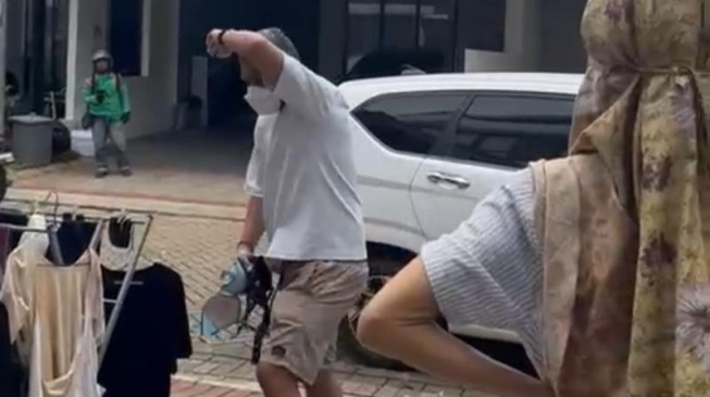 Pria di Bintaro Ketahuan Curi Bra Tetangga, Turun dari Mobil dan Minta Maaf