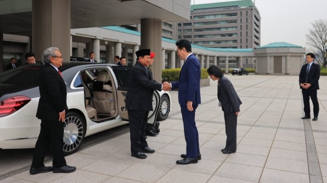 Mercedes-Maybach yang digunakan Prabowo Subianto saat kunjungan ke Jepang (X/Kemhan_RI)