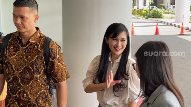 Bak Princess, Sandra Dewi Senyum-Senyum Jelang Diperiksa Kejagung Atas Kasus Korupsi Harvey Moeis