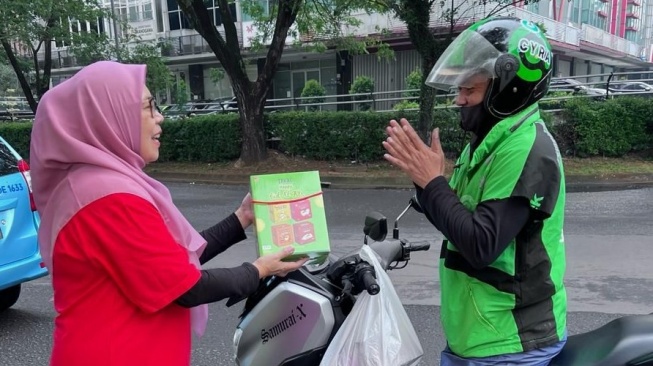 Survei TAYS: Mayoritas Masyarakat Indonesia Sediakan Camilan untuk Persiapan Buka Puasa di Perjalanan