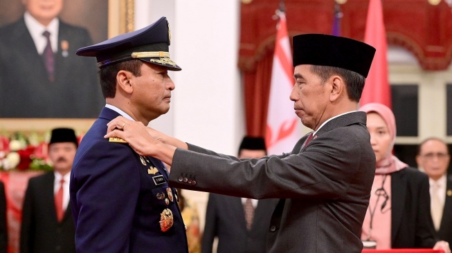 Pesan Jokowi Ke KSAU Baru: Angkatan Udara Harus Kuat, Tapi Bukan Ingin Perang