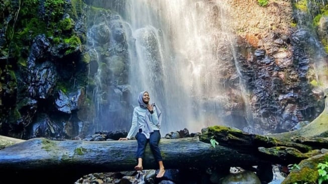 Suasana Curug Lawe. [Dok Instagram/@curuglawe]