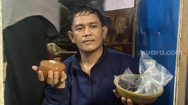 Raup Cuan Belasan Juta, Pembuat Dodol Betawi di Kembangan Kebanjiran Order Jelang Lebaran