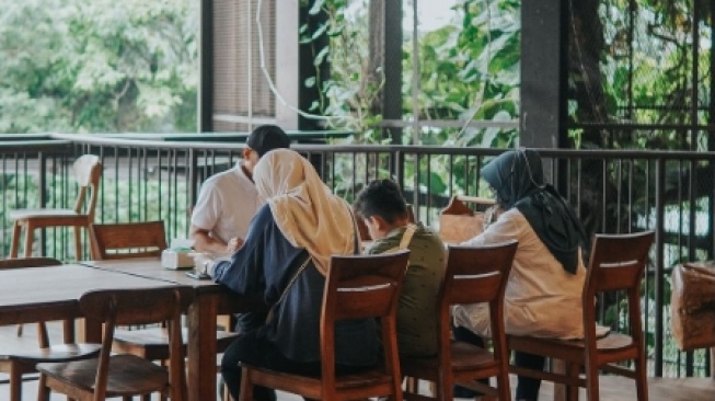 4 Rekomendasi Tempat Bukber di Bogor, Ada Resto dengan Danau dan Air Terjun