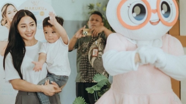 Keseruan ulang tahun yang kedua anak Nikita Willy dan Indra Priawan, Issa Xander Djokosoetono. [Instagram]