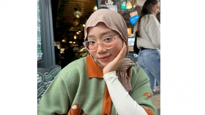 Kini Lepas Kerudung, Intip Lagi Potret OOTD Hijab Keren Ala Zara Anak Ridwan Kamil