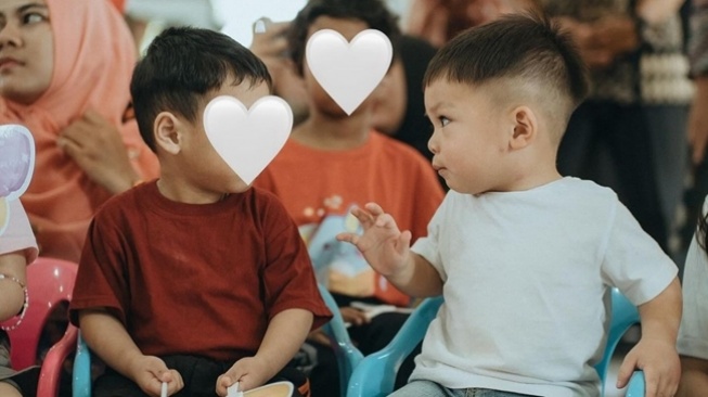 Keseruan ulang tahun yang kedua anak Nikita Willy dan Indra Priawan, Issa Xander Djokosoetono. [Instagram]