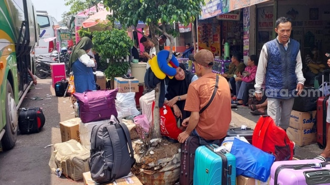 Daerah Merak Macet Parah, Penumpukan Pemudik Terjadi di Terminal Bekasi