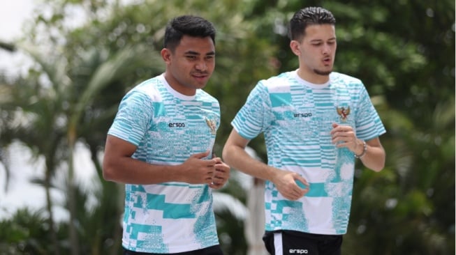 Asnawi Mangkualam Bahar bersama Justin Hubner saat pemusatan latihan jelang laga melawan Vietnam pada bulan Maret 2024 (pssi.org)