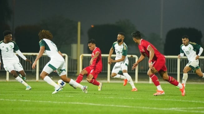 Timnas Indonesia U-23 melawan Arab Saudi dalam laga uji coba jelang Piala Asia U-23 2024. (Dok PSSI)