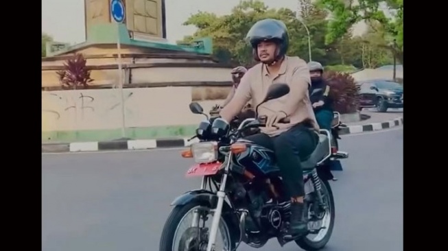 Wali Kota Medan Bobby Nasution Naik Motor Cari Takjil. [Ist]