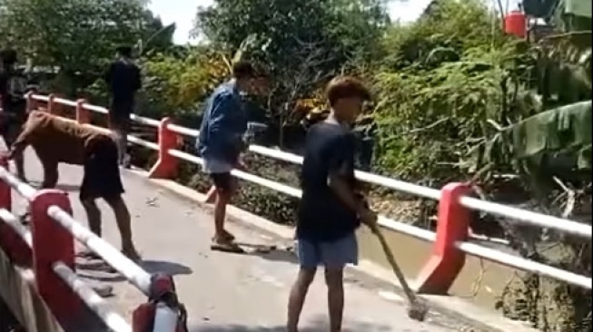 Nekat Bongkar Pagar Jembatan agar Truk Sound Takbiran Bisa Melintas, 10 Warga di Demak Terancam Lebaran di Penjara?