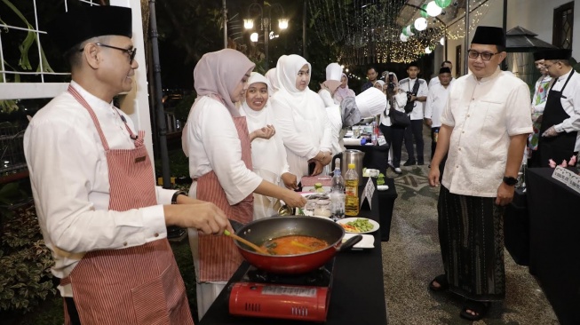 Qiyamul Lail dan Lomba Masak Bandeng, Cara Unik Pj. Gubernur Adhy Tingkatkan Keguyuban Antar Kepala Perangkat Daerah