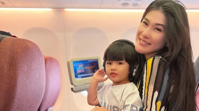 Anak Stevie Agnecya Mimpikan Ibunya: Mami Cantik Jadi Bidadari