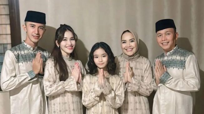 Disawer Calon Besan saat Nyanyi, Reaksi Keluarga Ayu Ting Ting Tak Terduga