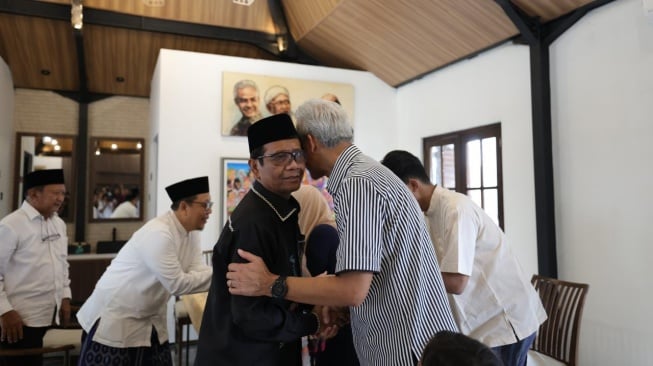 Mahfud MD Ikut Meriahkan Open House Ganjar Pranowo di Kediaman Barunya