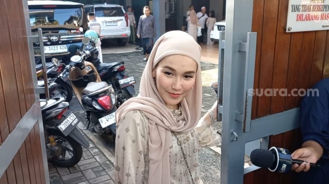 Dikritik Usai Kasih THR Rp20 Ribu ke Warga Depok, Intip Lagi Koleksi Barang Mewah Ayu Ting Ting