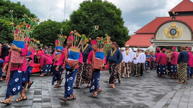 Kraton Yogyakarta Bagikan Gunungan ke Ndalem Mangkubumen Setelah Puluhan Tahun, Ini Alasannya