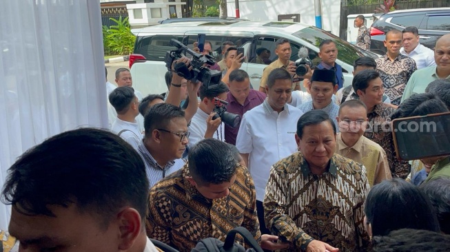 Hadiah Lebaran Prabowo Buat Jan Ethes Tak Sebarang: Suka Warna Putih, Apa Emas?