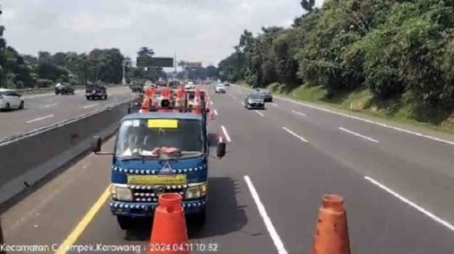 Contraflow Tol Japek Arah Cikampek Ditiadakan, Waspada Macet saat Arus Balik