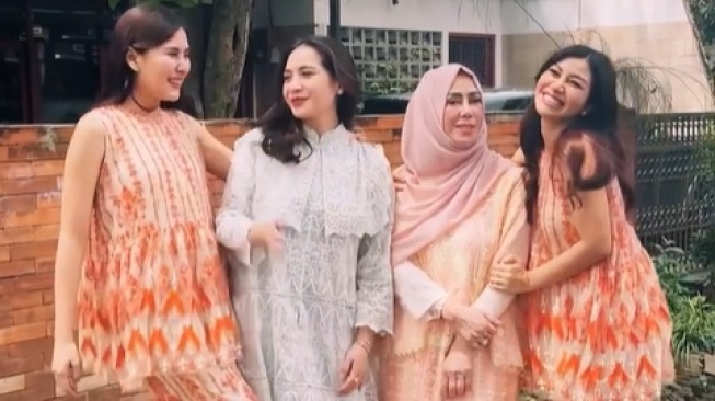 Syahnaz Sadiqah, Nagita Slavina, Mama Amy, dan Nisya Ahmad (instagram)