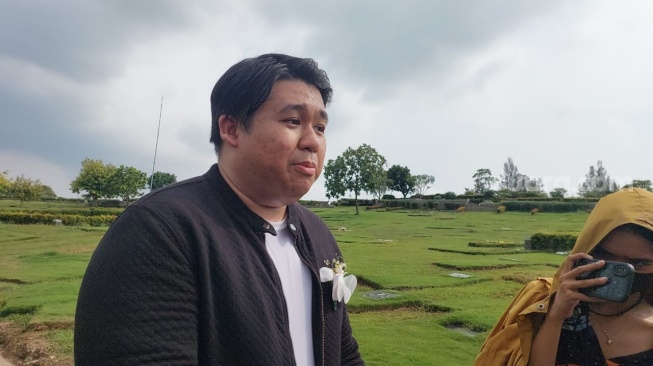 Glen Imanuel Sanjaya, pacar Melitha Sidabutar di San Diego Hills, Karawang, Jawa Barat pada Kamis (11/4/2024). [Suara.com/Rena Pangesti]