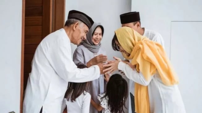 Daftar Pertanyaan yang Sebaiknya Tidak Ditanyakan Saat Lebaran