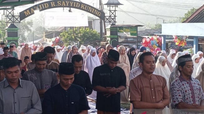 Pertahankan Perhitungan Aboge, Warga di Purbalingga ini Baru Rayakan Lebaran