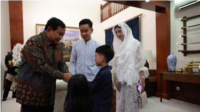 Penampilan Selvi Ananda Saat Bersama Gibran Rakabuming Sambangi Prabowo Subianto. (Dok. Instagram/Prabowo)