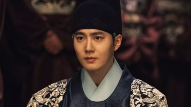 Dipermalukan Ayahnya, Suho EXO Nampak Tegang di 'Missing Crown Price'