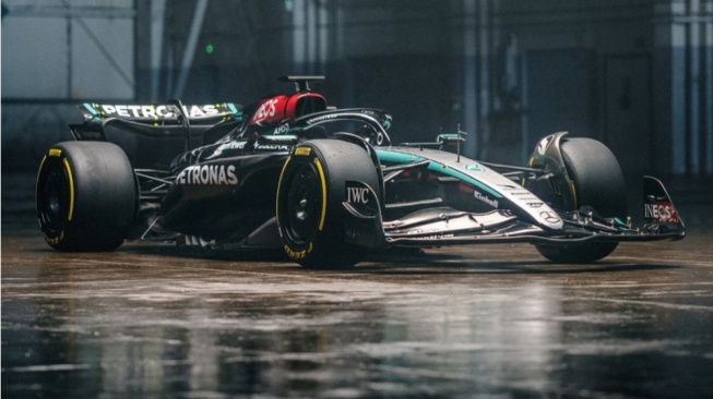 Mercedes Diminta Pertimbangkan Sainz atau Bearman untuk 2025, Cocok Enggak?