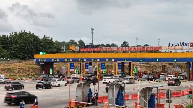 Ribuan Kendaraan Melintasi Tol Kalikangkung Sebelum One Way, Arus Balik Lebaran Meningkat!