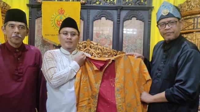 Pesona Jubah Kuno Sultan Mahmud Badaruddin II, Kemegahan Budaya Palembang