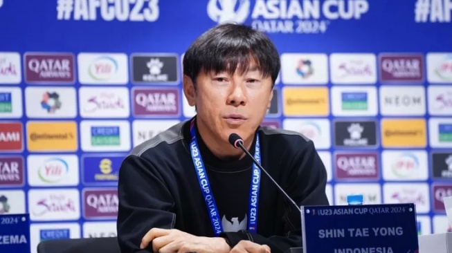 Pelatih Timnas Indonesia U-23, Shin Tae-yong menghadiri konferensi pers jelang laga Piala Asia U-23 2024 kontra Qatar U-23 di Qatar. [dok. PSSI]