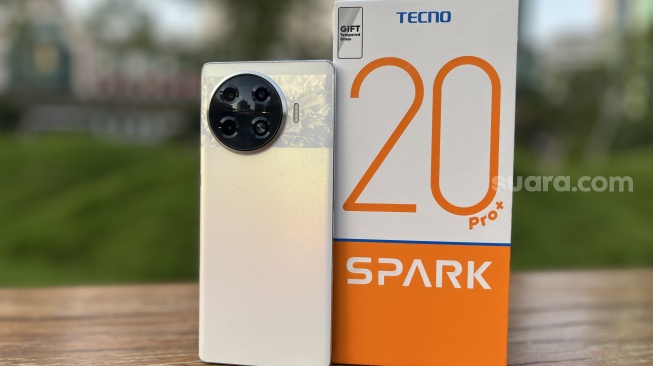 Review Tecno Spark 20 Pro Plus. [Suara.com/Dicky Prastya]