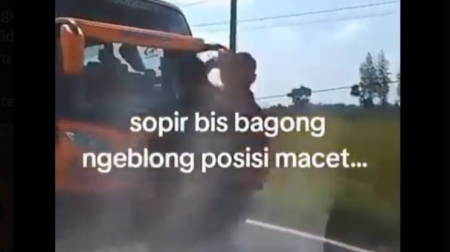 Heboh Sopir Bus 'Ngeblong' di Kediri Diperingatkan Justru Ngamuk. [tangkapan layar X]