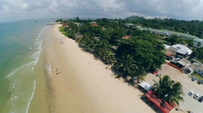 Liburan Lebaran Bawa Berkah! PAD Pantai Manggar Melonjak Rp 594 Juta, Pengunjung Capai 32 Ribu