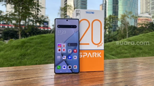 Review Tecno Spark 20 Pro Plus. [Suara.com/Dicky Prastya]