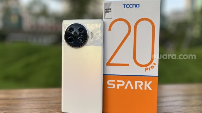 Review Tecno Spark 20 Pro Plus. [Suara.com/Dicky Prastya]