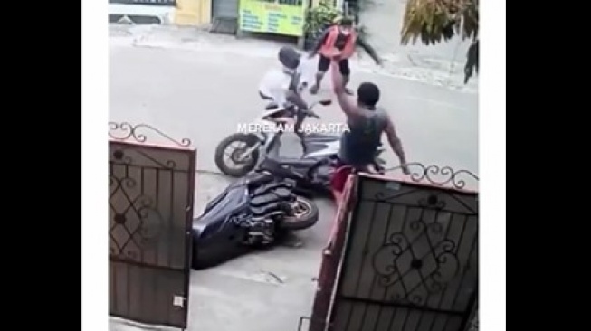 Kocak! Niat Mencuri, Maling Ini Justru Kehilangan Motornya. [tangkapan layar X]