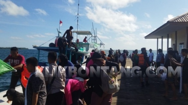 Kondisi Pulau Beras Basah di saat momen libur lebaran beberapa hari lalu. [KlikKaltim.com]