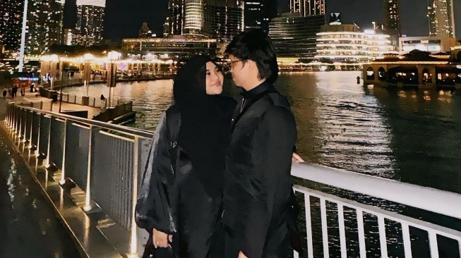 Potret Aurel Hermansyah dan Atta Halilintar saat merayakan Anniversary ke-3. (Instagram/aurelie.hermansyah)