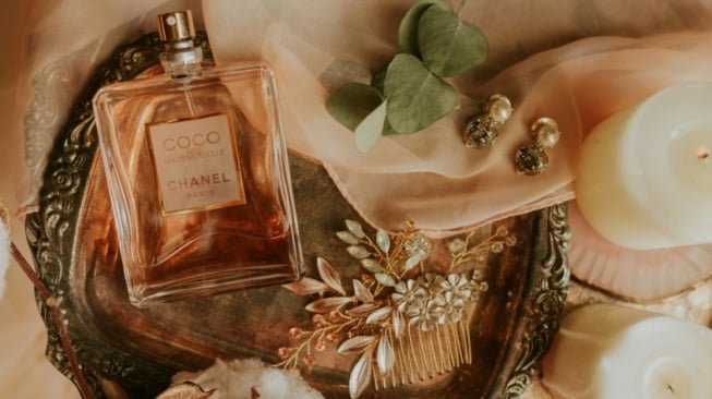 5 Rekomendasi Parfum dengan Aroma Teh yang Segar, Cocok Dipakai Sehari-hari