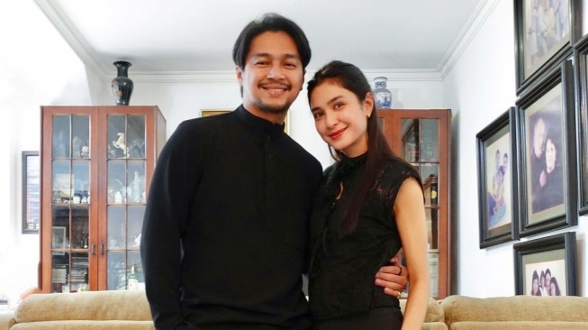 Potret Mikha Tambayong dan Ayah Ikut Rayakan Lebaran. (Instagram/miktambayong)