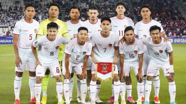 Rizky Ridho, Dipuji Tinggi FIFA, Dijatuhkan oleh Wasit di Laga Perdana Piala Asia U-23