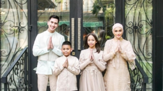 Varrel Bramasta rayakan Idul Fitri bersama putri Zulhas (Instagram/bramastavrl)