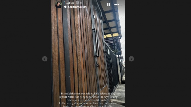 Lolly Mohon-mohon ke Nikita Mirzani agar Dibukakan Pintu Rumah. [Instagram/1a.uraa]